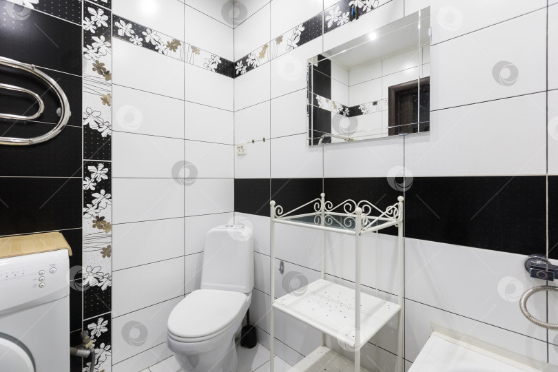 Скачать современная ванная комната с туалетом и стиральной машиной фотосток Ozero