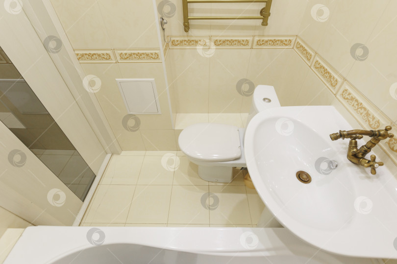 Скачать современная ванная комната с туалетом и стиральной машиной фотосток Ozero