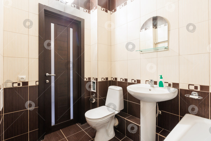 Скачать современная ванная комната с туалетом и стиральной машиной фотосток Ozero