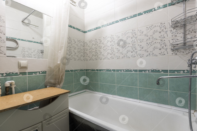 Скачать современная ванная комната с туалетом и стиральной машиной фотосток Ozero