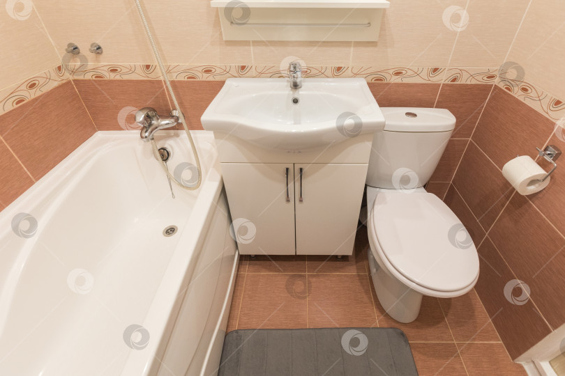 Скачать современная ванная комната с туалетом и стиральной машиной фотосток Ozero