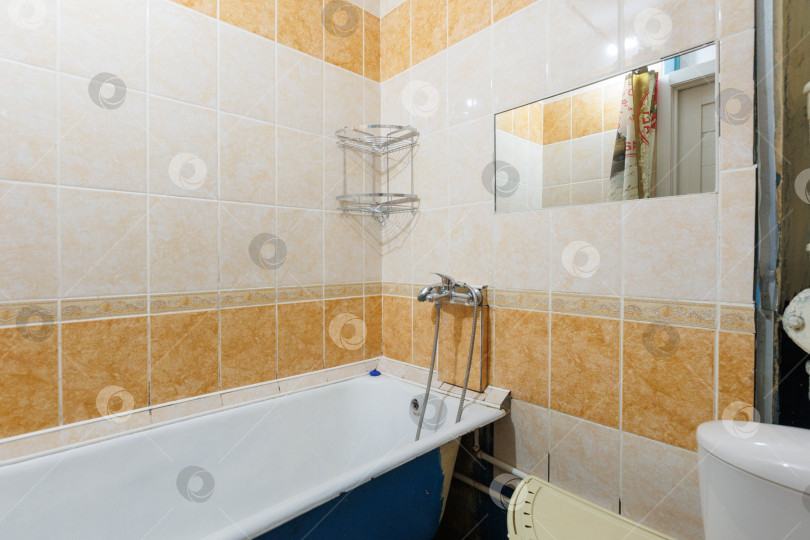 Скачать современная ванная комната с туалетом и стиральной машиной фотосток Ozero