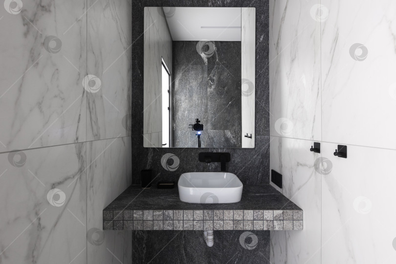 Скачать современная ванная комната с туалетом и стиральной машиной фотосток Ozero