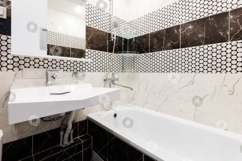 Скачать современная ванная комната с туалетом и стиральной машиной фотосток Ozero