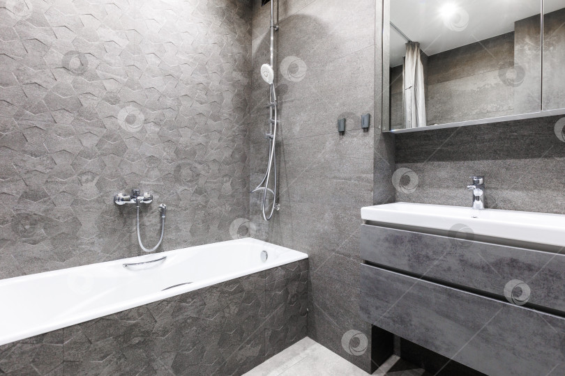 Скачать современная ванная комната с туалетом и стиральной машиной фотосток Ozero