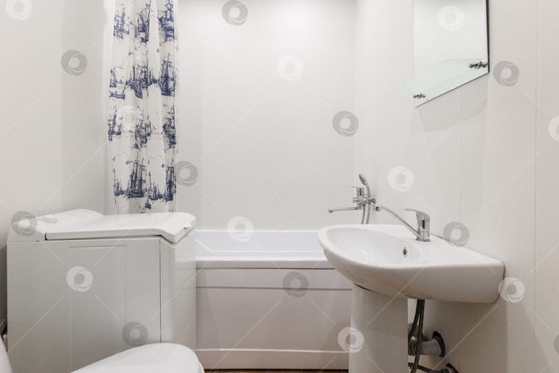 Скачать современная ванная комната с туалетом и стиральной машиной фотосток Ozero