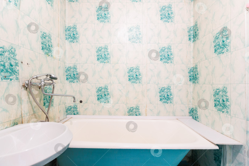 Скачать современная ванная комната с туалетом и стиральной машиной фотосток Ozero