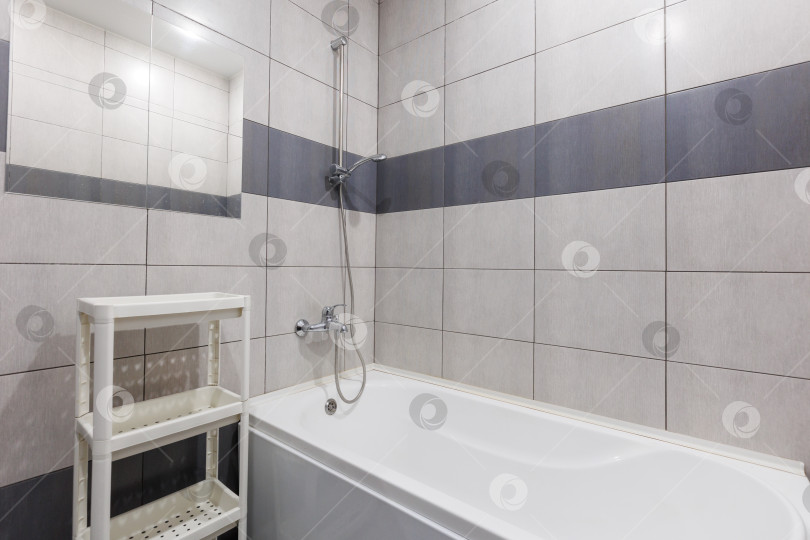 Скачать современная ванная комната с туалетом и стиральной машиной фотосток Ozero