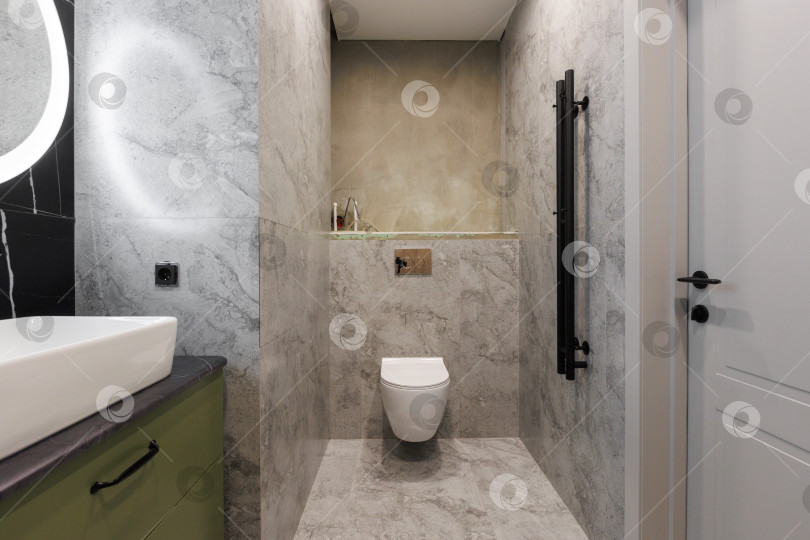 Скачать современная ванная комната с туалетом и стиральной машиной фотосток Ozero