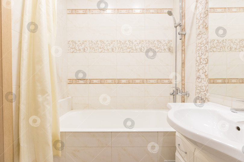 Скачать современная ванная комната с туалетом и стиральной машиной фотосток Ozero