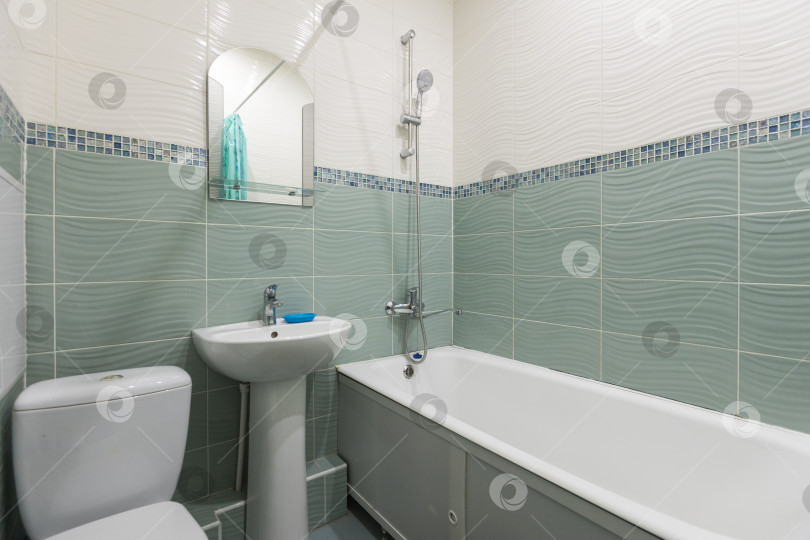 Скачать современная ванная комната с туалетом и стиральной машиной фотосток Ozero