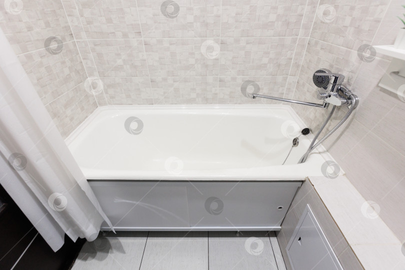 Скачать современная ванная комната с туалетом и стиральной машиной фотосток Ozero