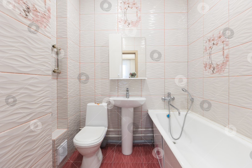 Скачать современная ванная комната с туалетом и стиральной машиной фотосток Ozero