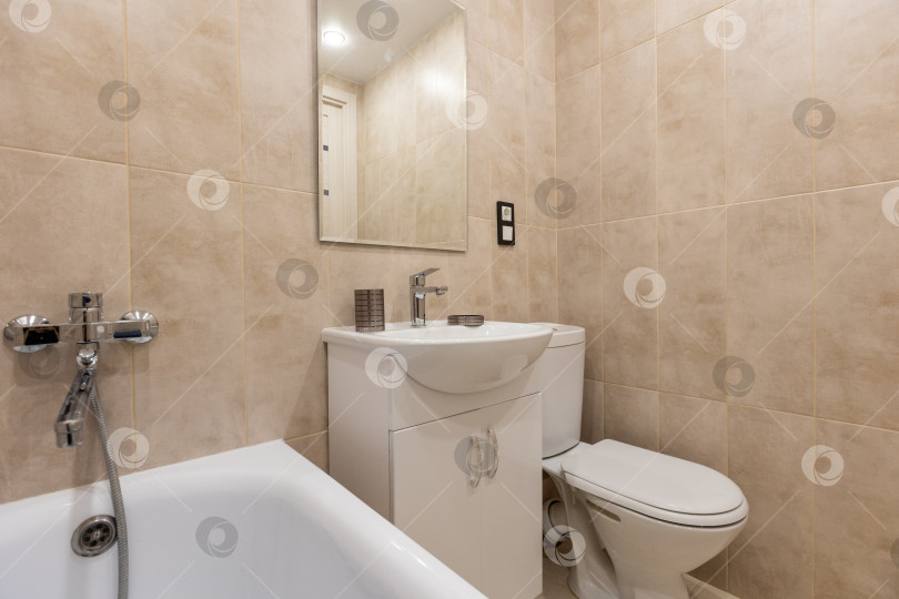 Скачать современная ванная комната с туалетом и стиральной машиной фотосток Ozero