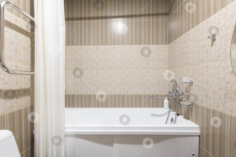 Скачать современная ванная комната с туалетом и стиральной машиной фотосток Ozero