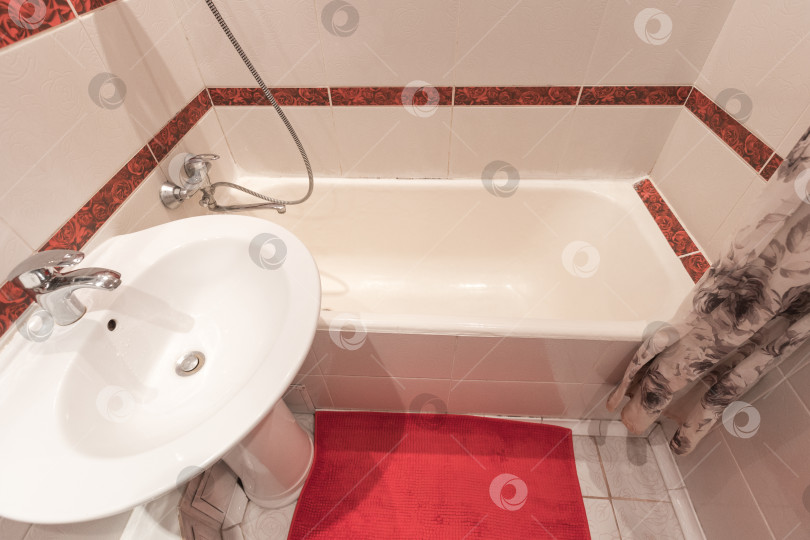 Скачать современная ванная комната с туалетом и стиральной машиной фотосток Ozero