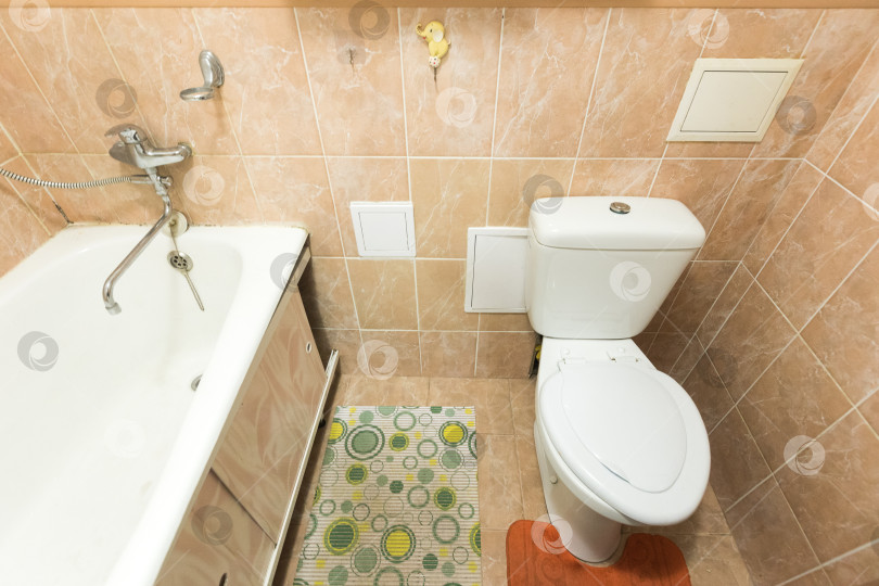 Скачать современная ванная комната с туалетом и стиральной машиной фотосток Ozero