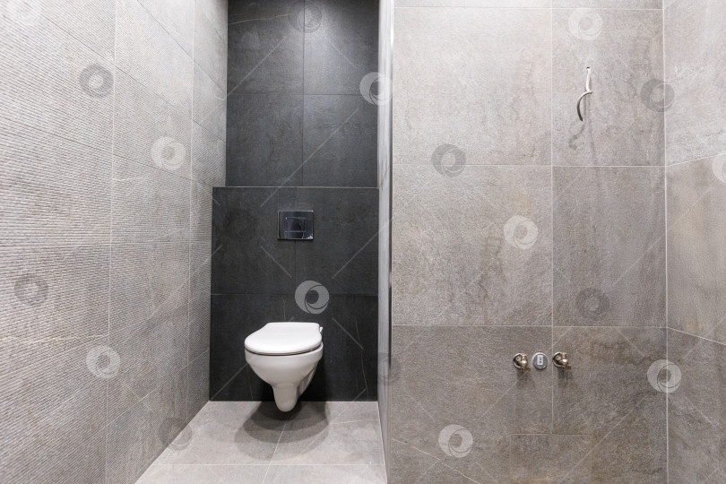 Скачать современная ванная комната с туалетом и стиральной машиной фотосток Ozero