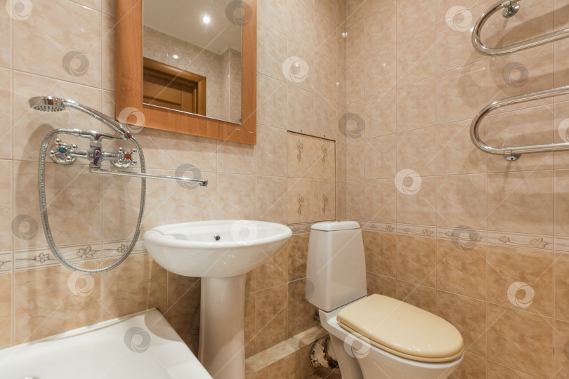 Скачать современная ванная комната с туалетом и стиральной машиной фотосток Ozero