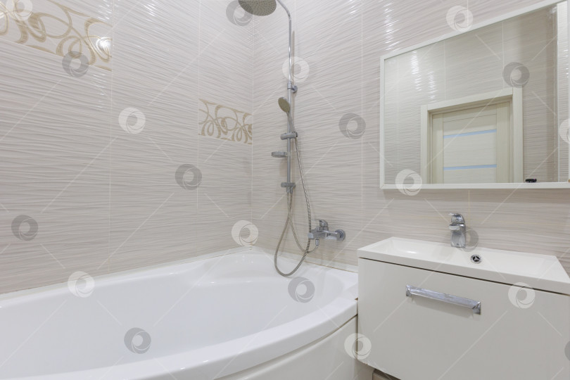 Скачать современная ванная комната с туалетом и стиральной машиной фотосток Ozero