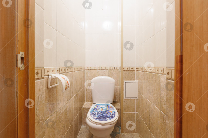 Скачать современная ванная комната с туалетом и стиральной машиной фотосток Ozero