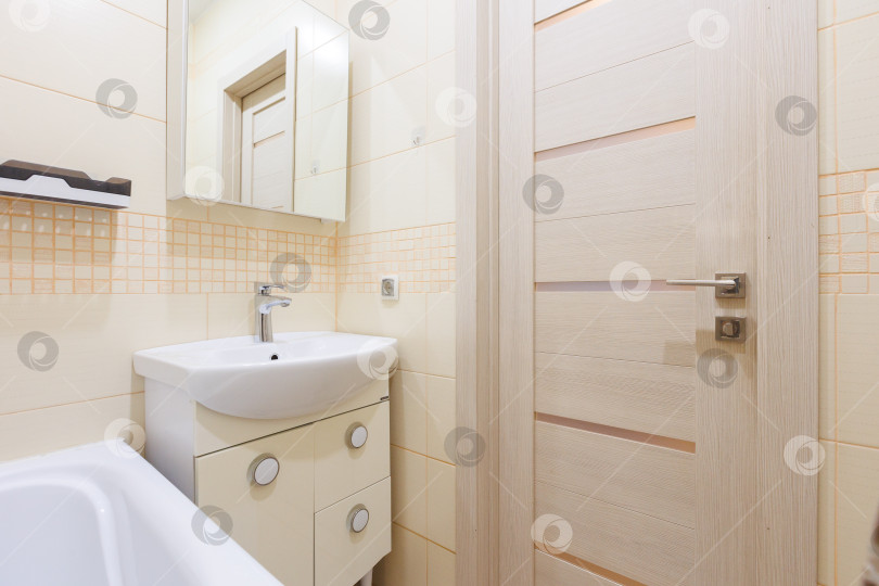 Скачать современная ванная комната с туалетом и стиральной машиной фотосток Ozero