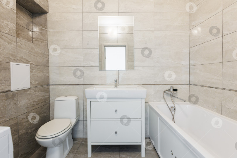 Скачать современная ванная комната с туалетом и стиральной машиной фотосток Ozero