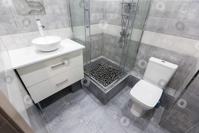 Скачать современная ванная комната с туалетом и стиральной машиной фотосток Ozero