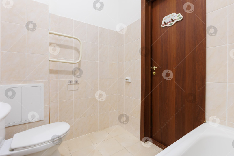 Скачать современная ванная комната с туалетом и стиральной машиной фотосток Ozero