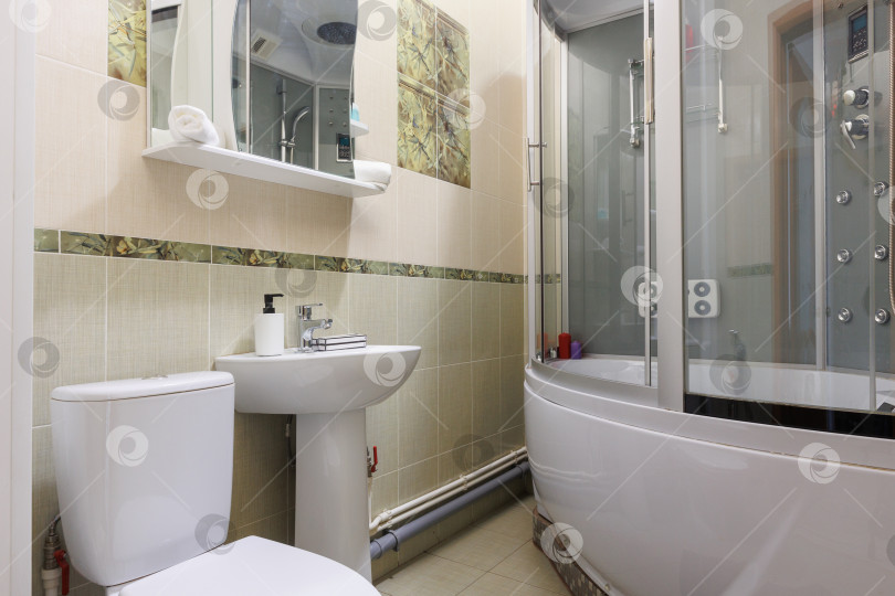 Скачать современная ванная комната с туалетом и стиральной машиной фотосток Ozero