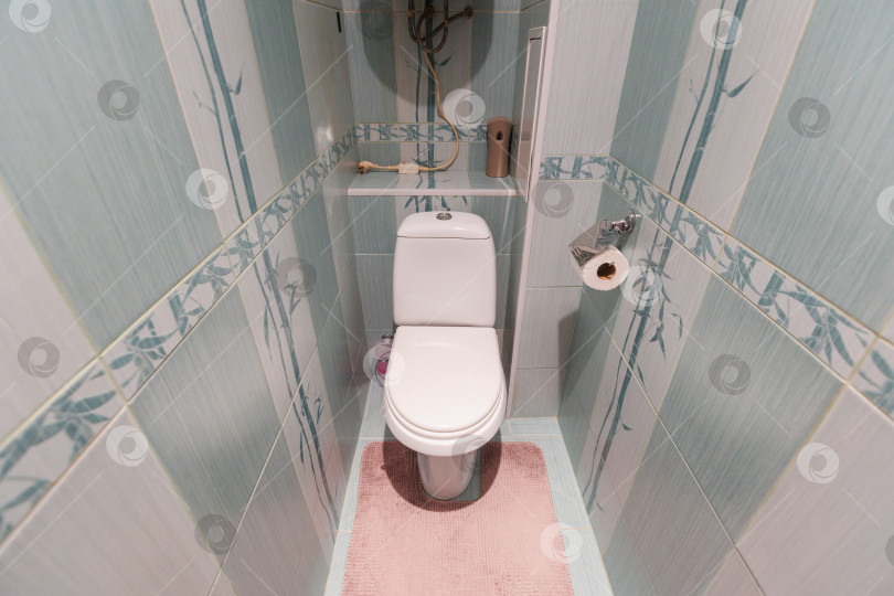 Скачать современная ванная комната с туалетом и стиральной машиной фотосток Ozero