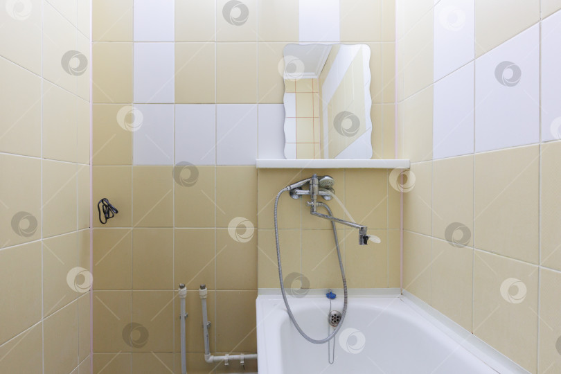 Скачать современная ванная комната с туалетом и стиральной машиной фотосток Ozero