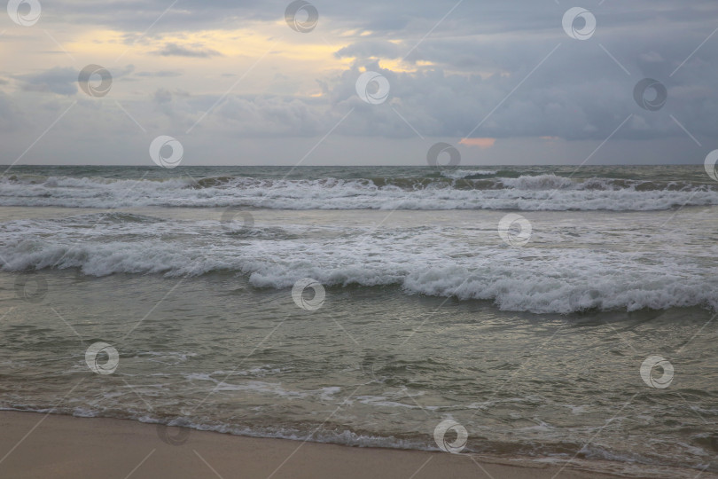 Скачать Пляж Банг Тао (Лаян) на побережье Андаманского моря острова Пхукет в Таиланде, октябрь 2025 года фотосток Ozero