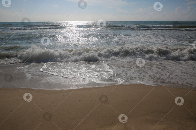 Скачать Пляж Банг Тао (Лаян) на побережье Андаманского моря острова Пхукет в Таиланде, октябрь 2025 года фотосток Ozero