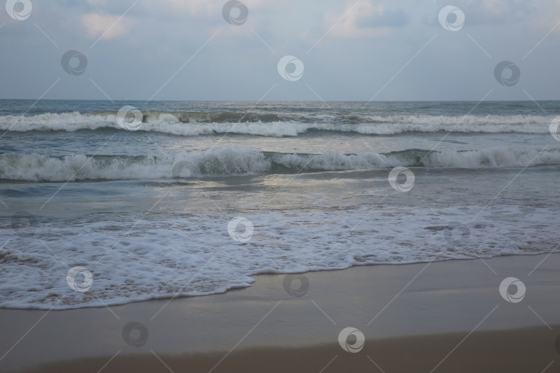 Скачать Пляж Банг Тао (Лаян) на побережье Андаманского моря острова Пхукет в Таиланде, октябрь 2025 года фотосток Ozero