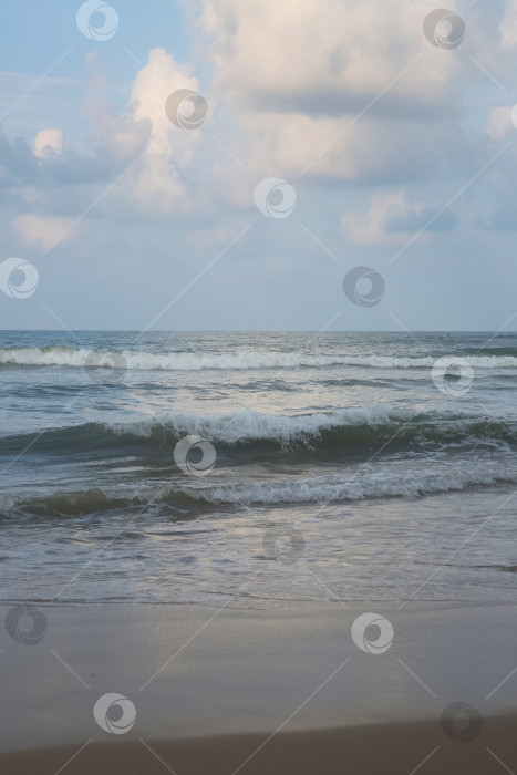 Скачать Пляж Банг Тао (Лаян) на побережье Андаманского моря острова Пхукет в Таиланде, октябрь 2025 года фотосток Ozero