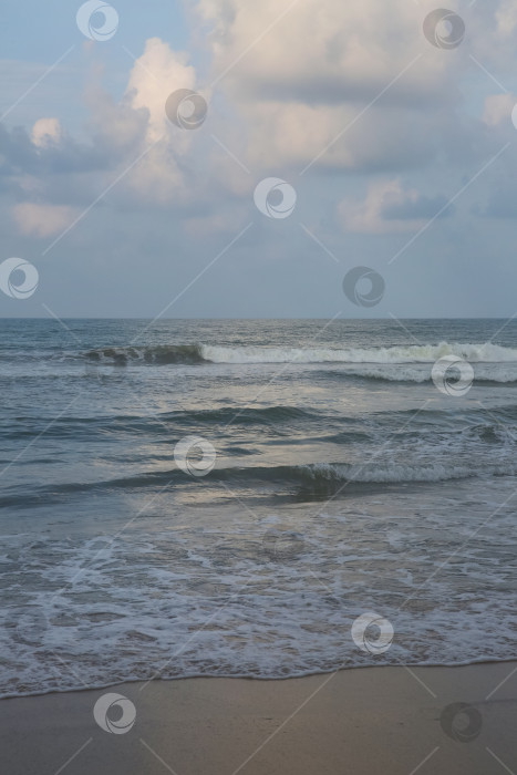 Скачать Пляж Банг Тао (Лаян) на побережье Андаманского моря острова Пхукет в Таиланде, октябрь 2025 года фотосток Ozero