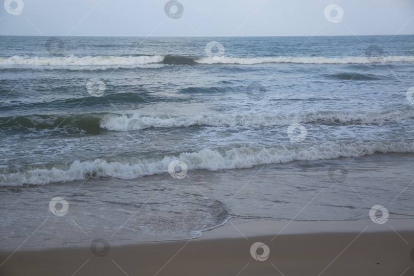 Скачать Пляж Банг Тао (Лаян) на побережье Андаманского моря острова Пхукет в Таиланде, октябрь 2025 года фотосток Ozero