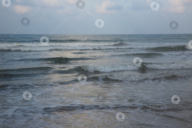 Скачать Пляж Банг Тао (Лаян) на побережье Андаманского моря острова Пхукет в Таиланде, октябрь 2025 года фотосток Ozero