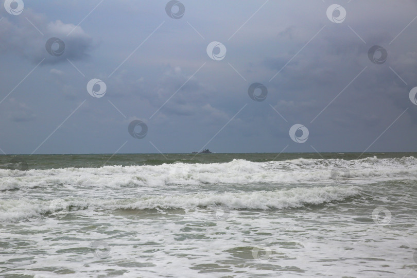 Скачать Пляж Банг Тао (Лаян) на побережье Андаманского моря острова Пхукет в Таиланде, октябрь 2025 года фотосток Ozero