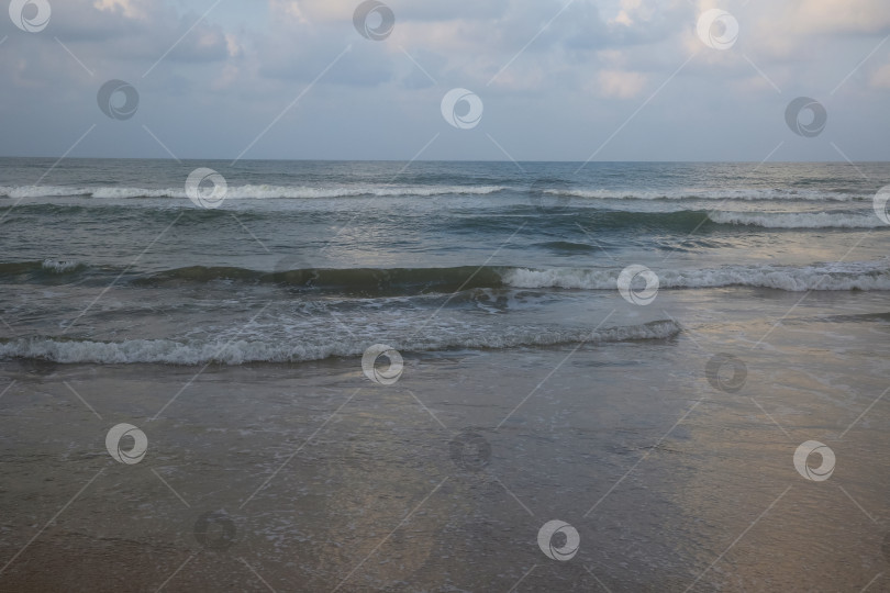 Скачать Пляж Банг Тао (Лаян) на побережье Андаманского моря острова Пхукет в Таиланде, октябрь 2025 года фотосток Ozero