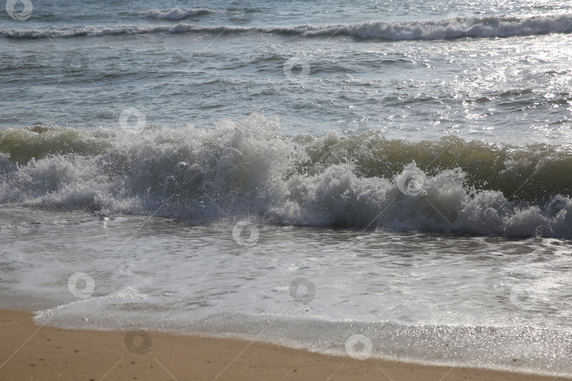 Скачать Пляж Банг Тао (Лаян) на побережье Андаманского моря острова Пхукет в Таиланде, октябрь 2025 года фотосток Ozero
