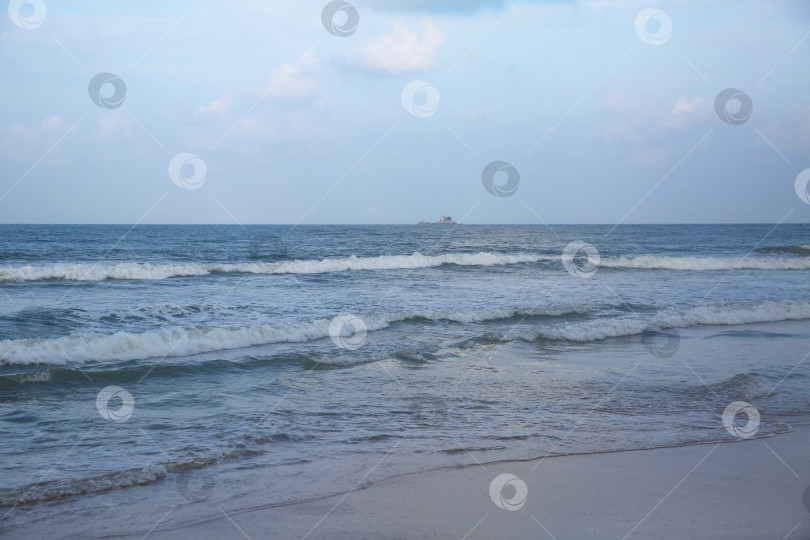 Скачать Пляж Банг Тао (Лаян) на побережье Андаманского моря острова Пхукет в Таиланде, октябрь 2025 года фотосток Ozero