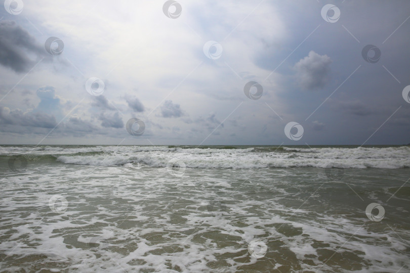 Скачать Пляж Банг Тао (Лаян) на побережье Андаманского моря острова Пхукет в Таиланде, октябрь 2025 года фотосток Ozero