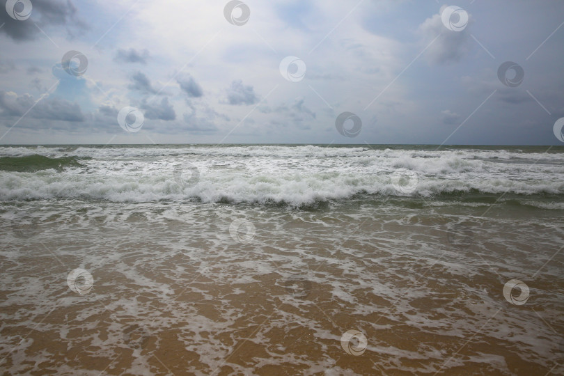 Скачать Пляж Банг Тао (Лаян) на побережье Андаманского моря острова Пхукет в Таиланде, октябрь 2025 года фотосток Ozero