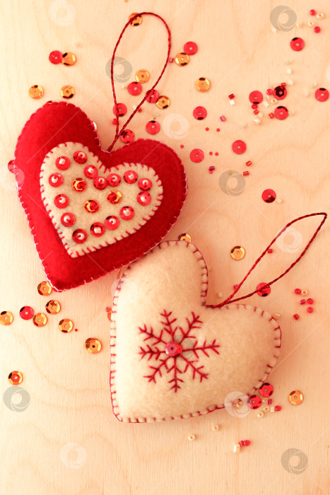Скачать Елочные украшения, фетровые сердечки фотосток Ozero