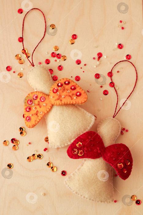 Скачать Ангелы из фетра в качестве елочных украшений фотосток Ozero