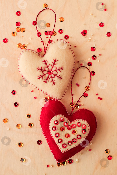 Скачать Елочные украшения, фетровые сердечки фотосток Ozero