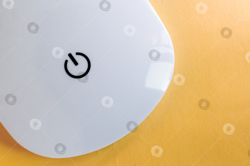 Скачать Крупный план выключателя. Кнопка включения. фотосток Ozero