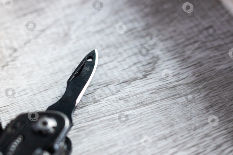 Скачать Подробный снимок компактного складного ножа, подходящего для путешествий и активного отдыха фотосток Ozero